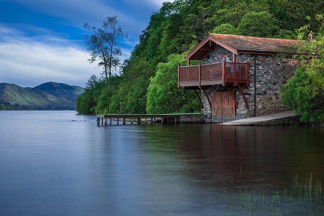 balkón s výhledem na jezero